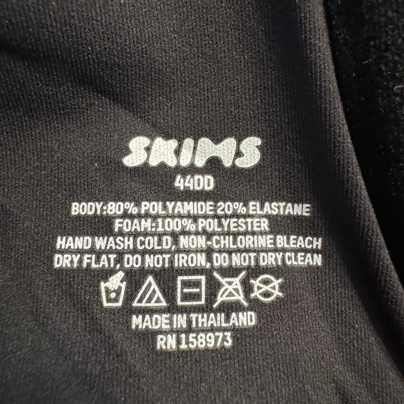 SKIMS FITS EVERYBODY T-SHIRT DEMI BRA SIZE 44DD COLOR ONYX NEW WITH TAGS - Picture 4 of 5